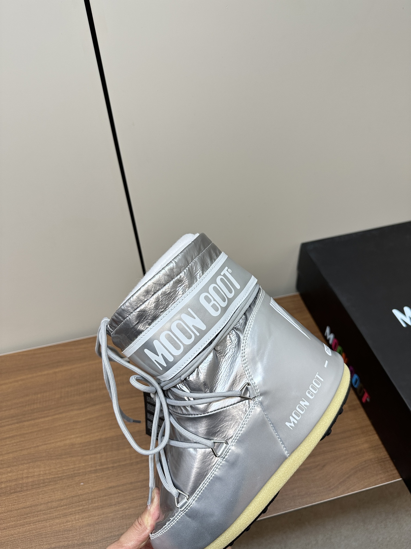 Moon Boot2023vs P775 Snow Boots: Fashionable, Comfortable, and Unique - 图片 6