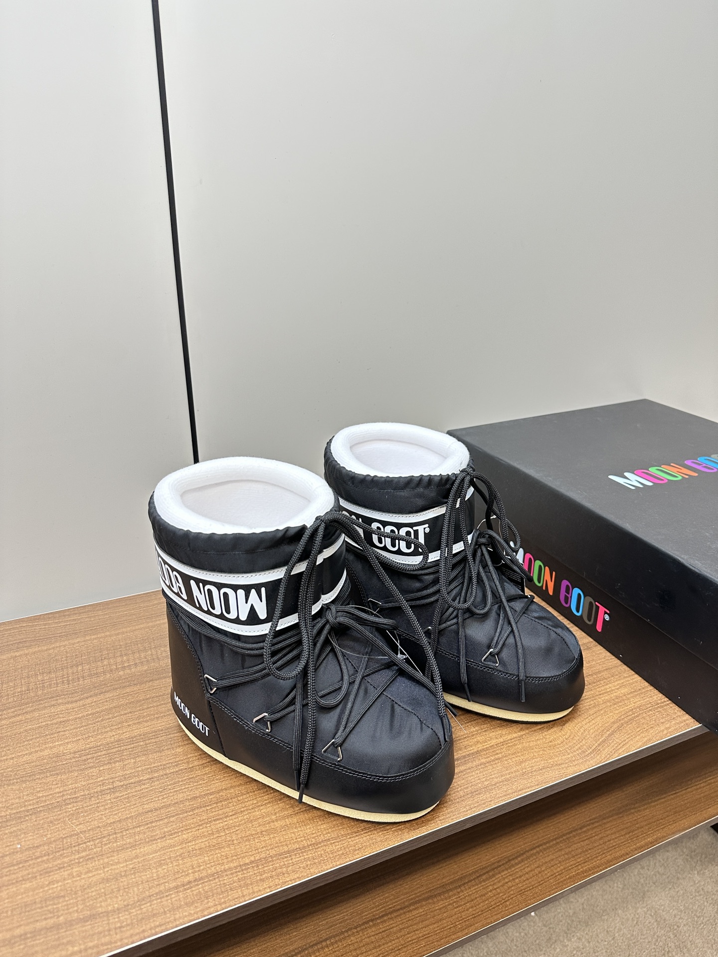 Moon Boot2023vs P775: Unusual Snow Boots Trending for Autumn/Winter Fashion - 图片 2