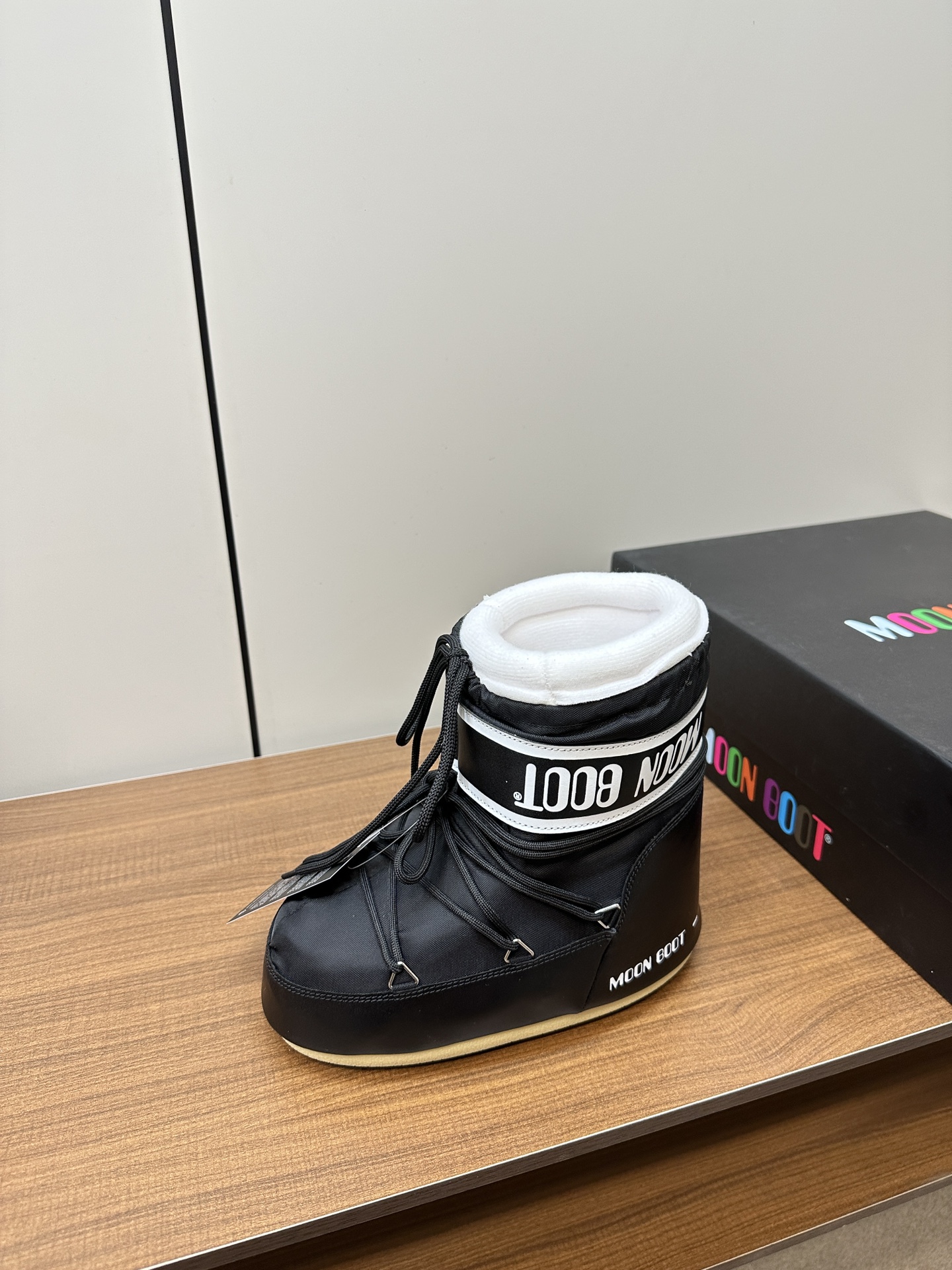 Moon Boot2023vs P775: Unusual Snow Boots Trending for Autumn/Winter Fashion - 图片 3