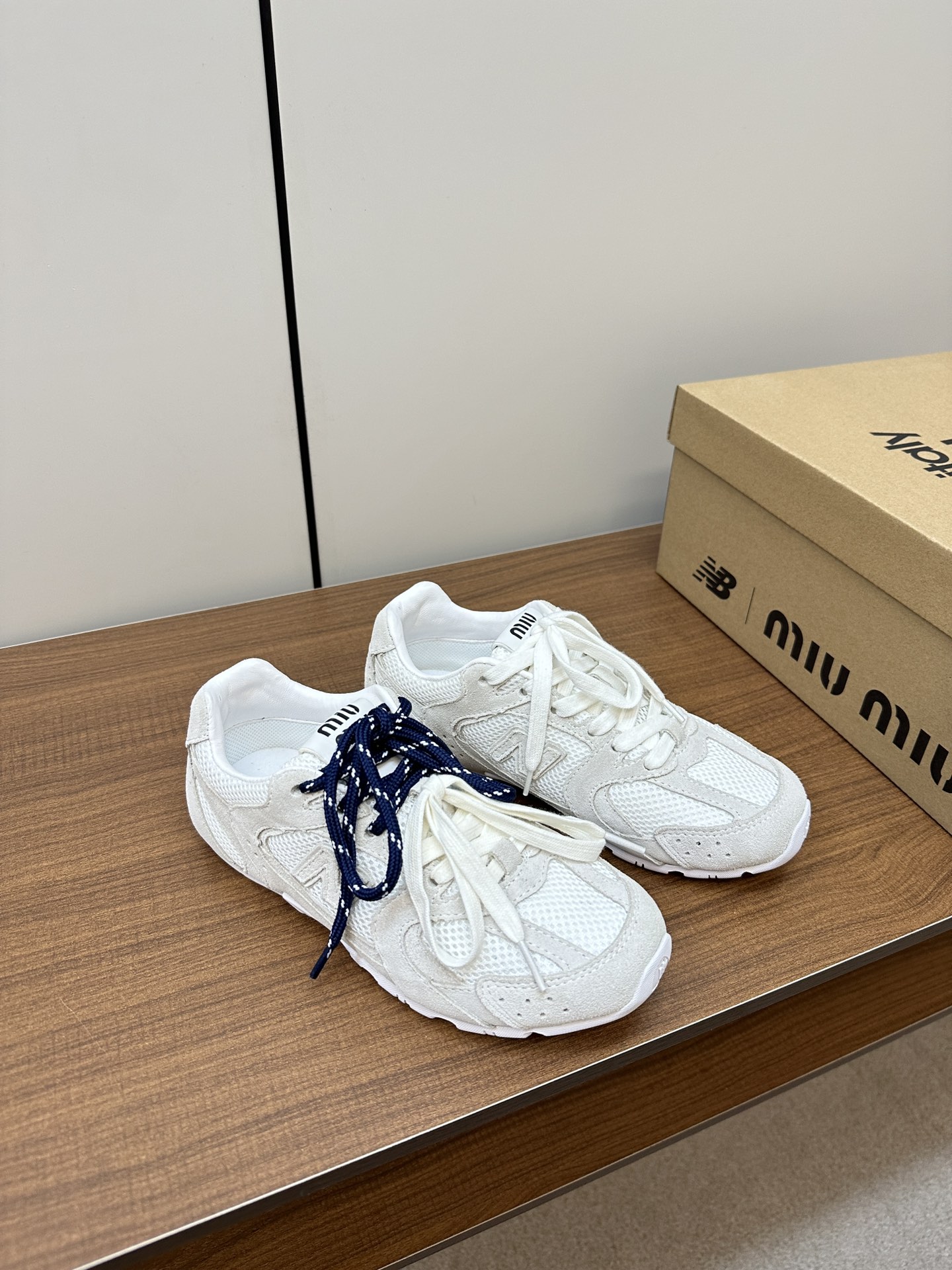 MiuMiu Zapatos Zapatillas deportivas Empalme Piel de oveja Pantalones deportivos