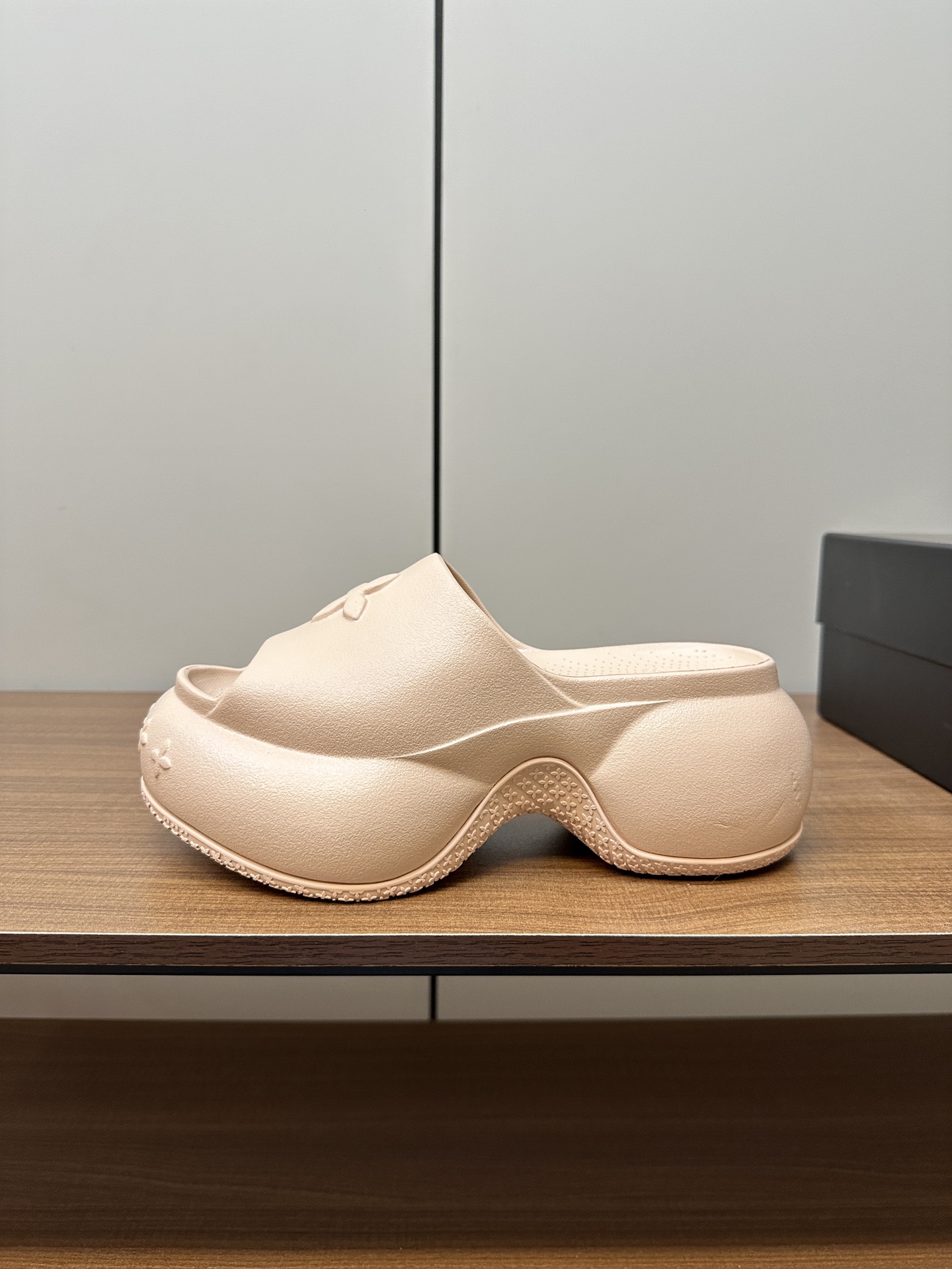 2024 Summer SMFK Thick Shoes P425: Lightweight, Flexible, Stylish Slipper with Original Rubber Bubble Material - 图片 3