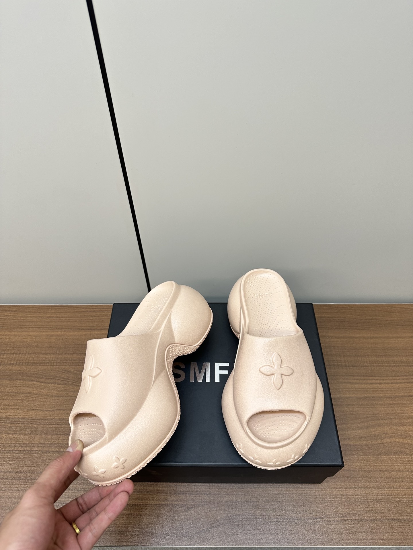 2024 Summer SMFK Thick Shoes P425: Lightweight, Flexible, Stylish Slipper with Original Rubber Bubble Material - 图片 7
