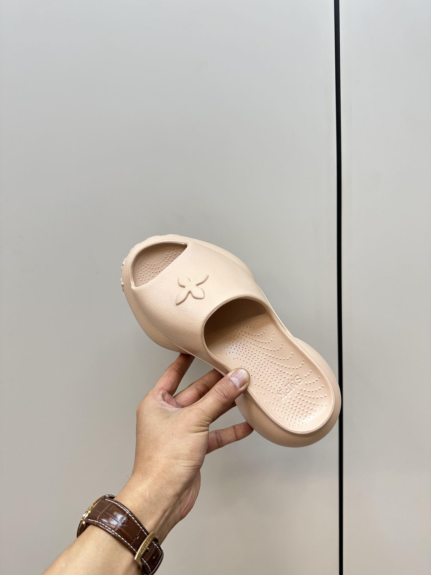 2024 Summer SMFK Thick Shoes P425: Lightweight, Flexible, Stylish Slipper with Original Rubber Bubble Material - 图片 5