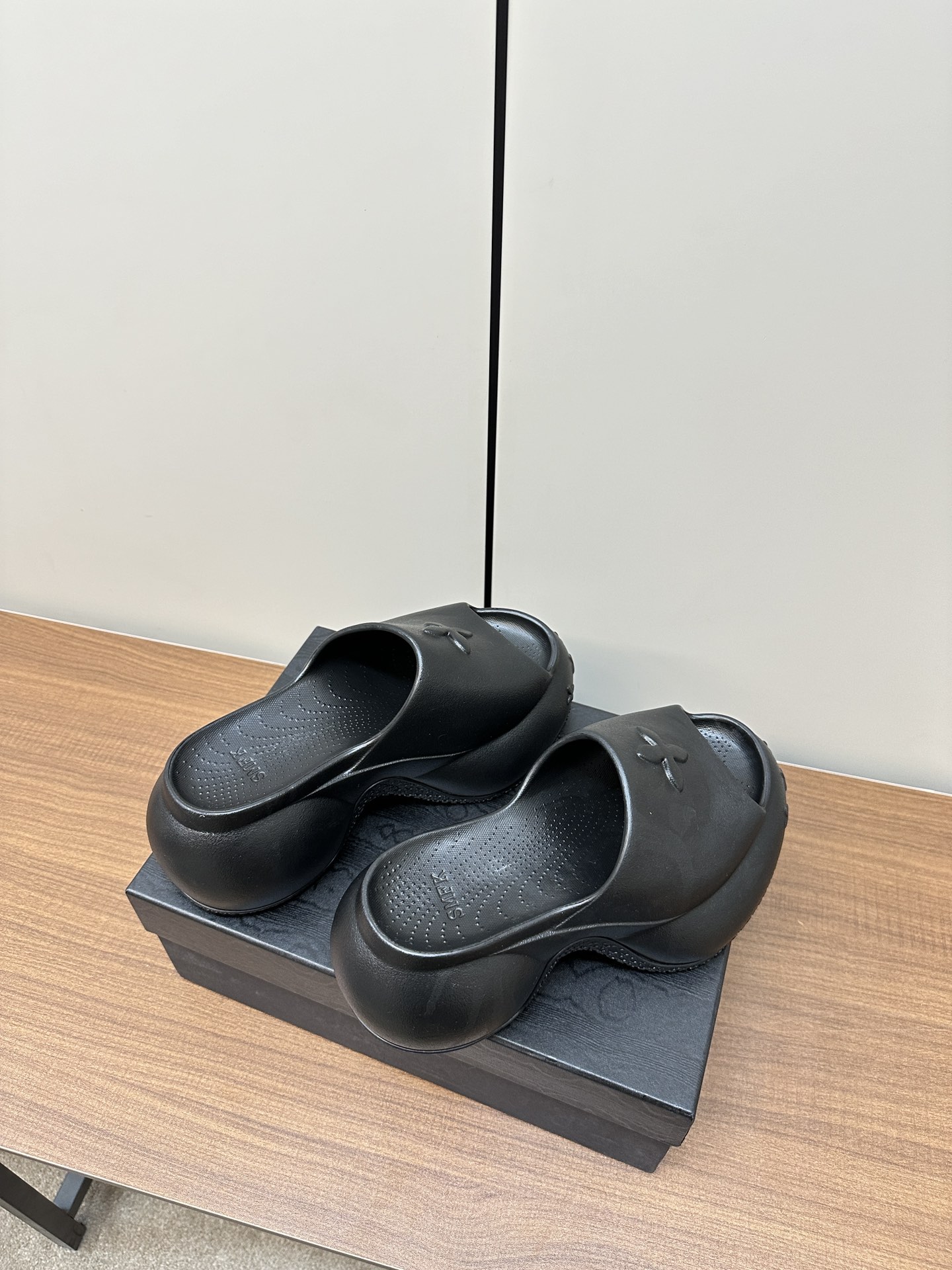 2024 Summer SMFK Thicked Shoes P425: Lightweight, Flexible, Stylish Slippers with Rubber Bubble Material - 图片 9
