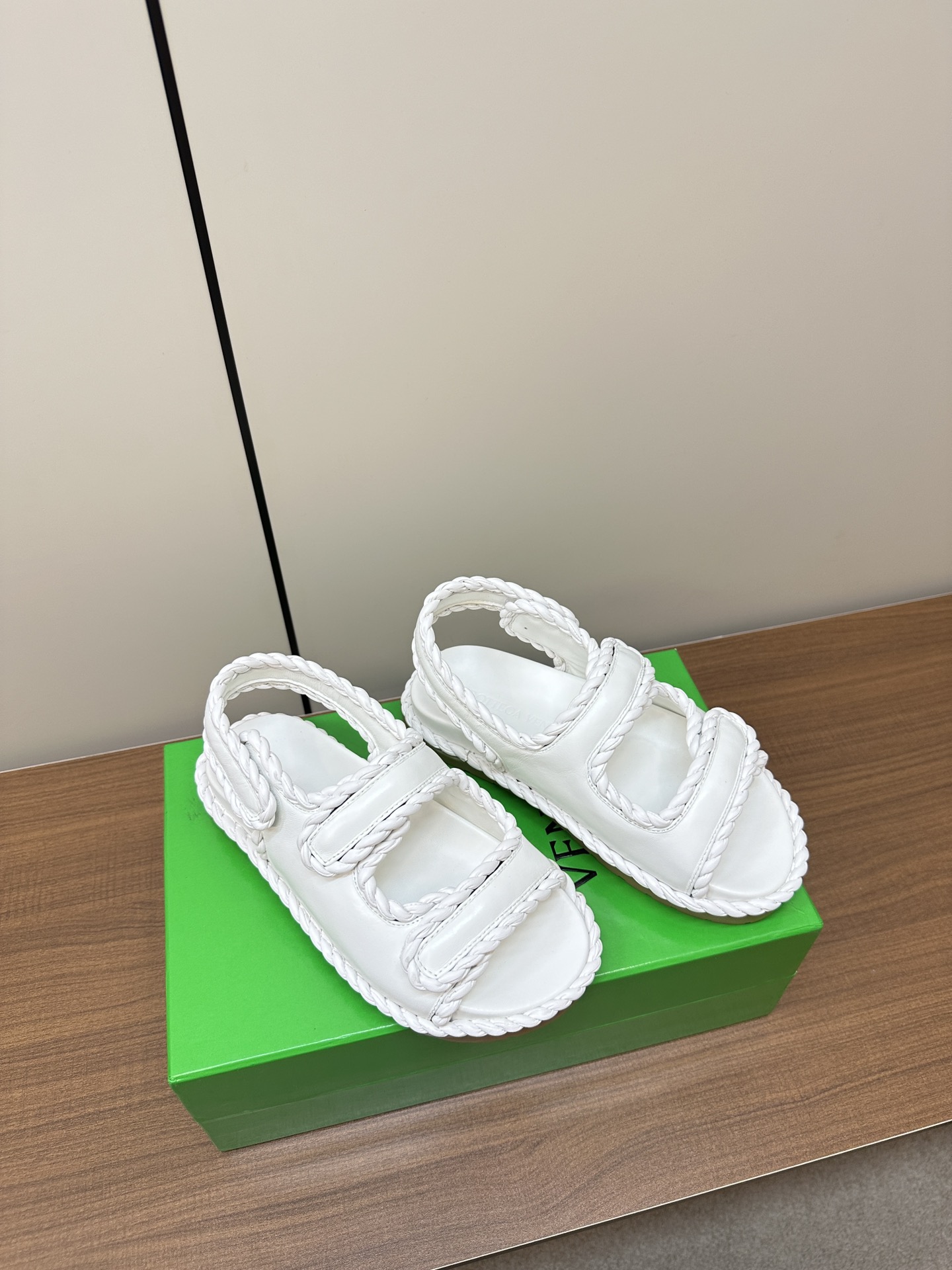 Bottega Veneta Sandal Slippers: Stylish, Visible, Fashionable, Various Options, Female Sizes 35-40 - 图片 2