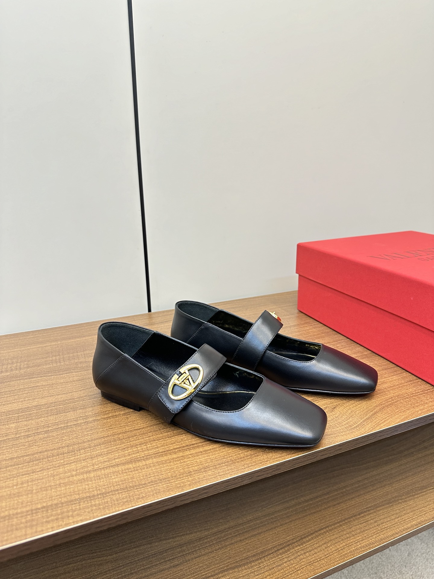 Maison Margiela Classic Luxury Leather Shoe Loafer Ref.0DF8C55A 2