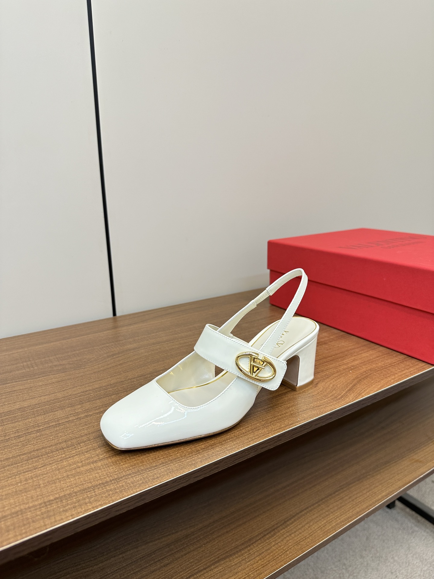 Valentino Classic Luxury Leather Shoe Loafer Ref.91DE5C04 3