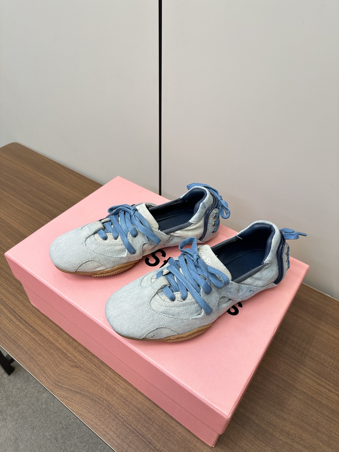 Acne Studios’ Innovative Ballet Shoes with Unique Materials and Design - 图片 4