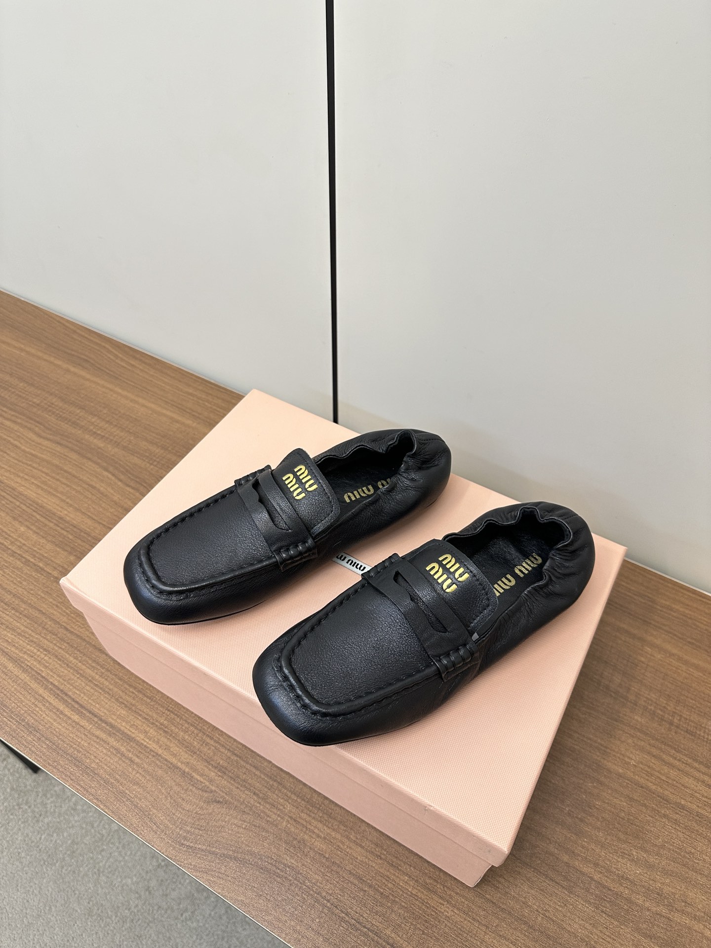 Miu Miu Classic Luxury Leather Shoe Loafer Ref.45C3A456 3
