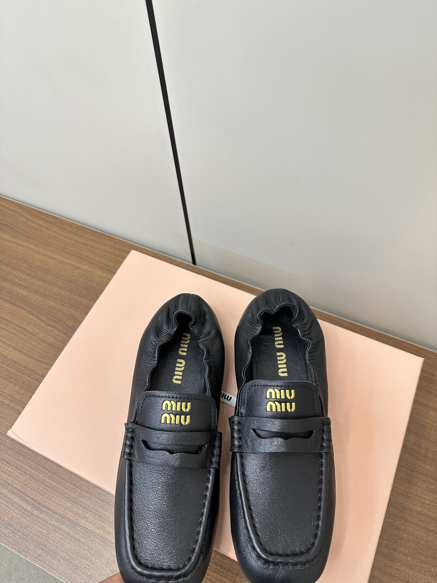 Miu Miu Classic Luxury Leather Shoe Loafer Ref.45C3A456 7