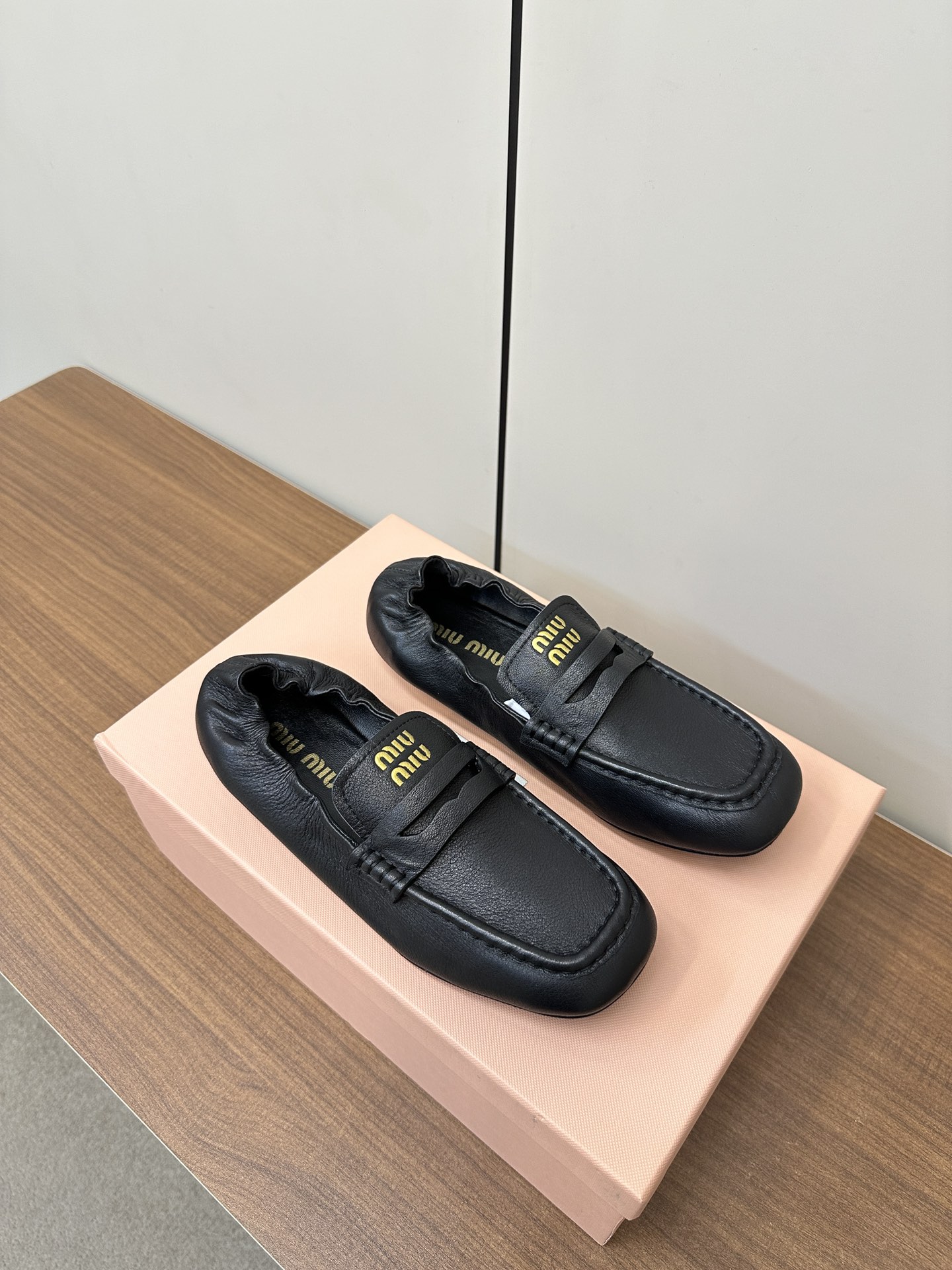 Miu Miu Classic Luxury Leather Shoe Loafer Ref.45C3A456 2