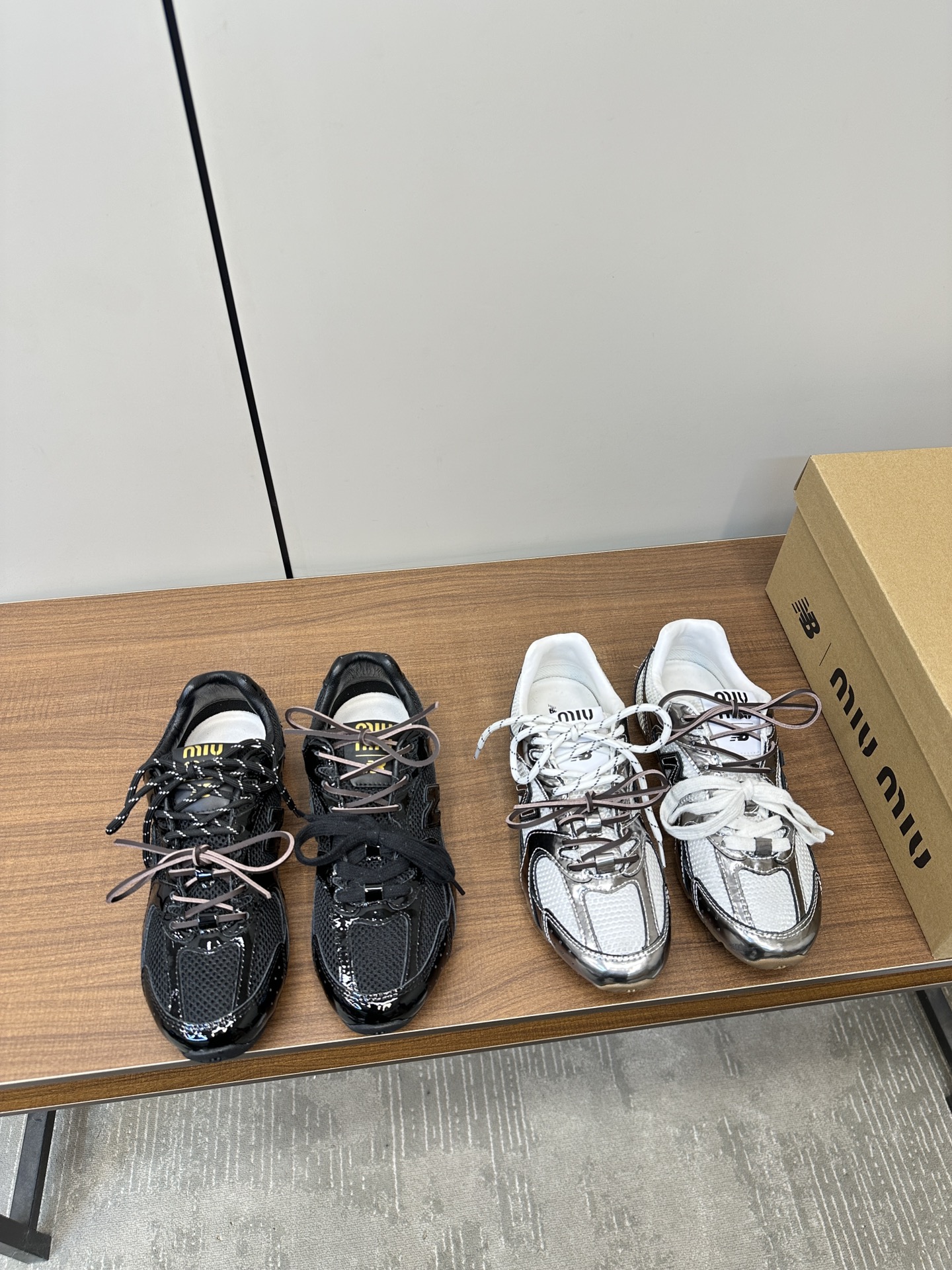 Vendita all'ingrosso
MiuMiu Scarpe Sneaker Pantaloni da tuta