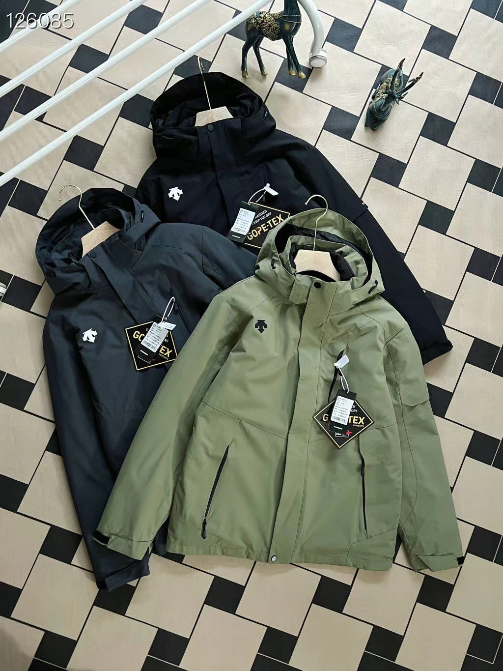 DESCENTE 3-in-1 Insulated Hooded Jacket | Waterproof, Windproof, Versatile