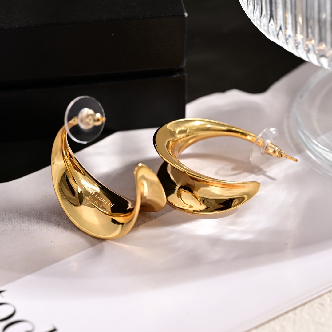 Saint Laurent luxury item 3