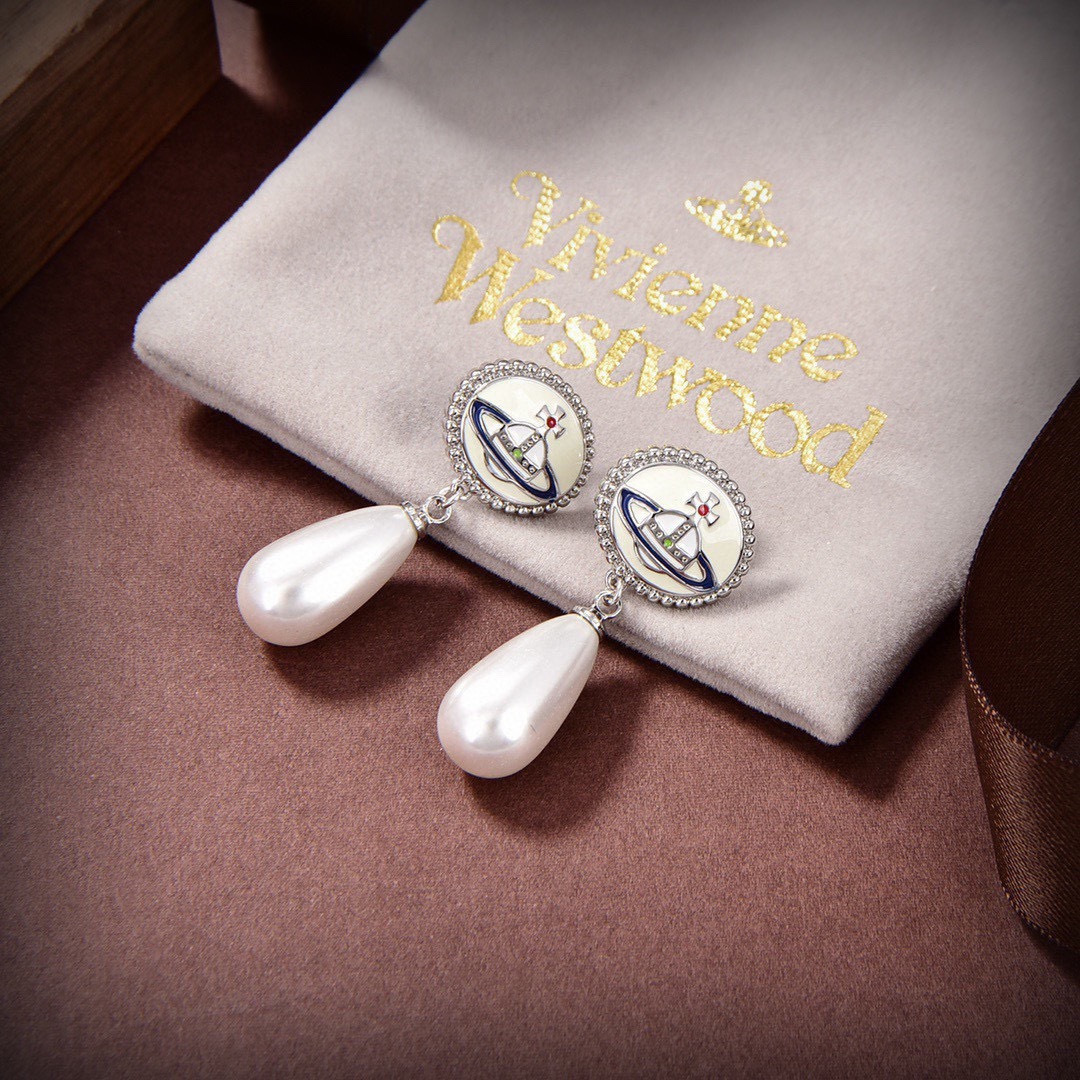 Vivienne Westwood Vivienne Westwood薇薇安西太后土星 耳钉 优雅大方精工设计 非常修饰脸型 青春活力 一眼就被这款吸引了 非常漂亮的颜色搭配 又俏皮