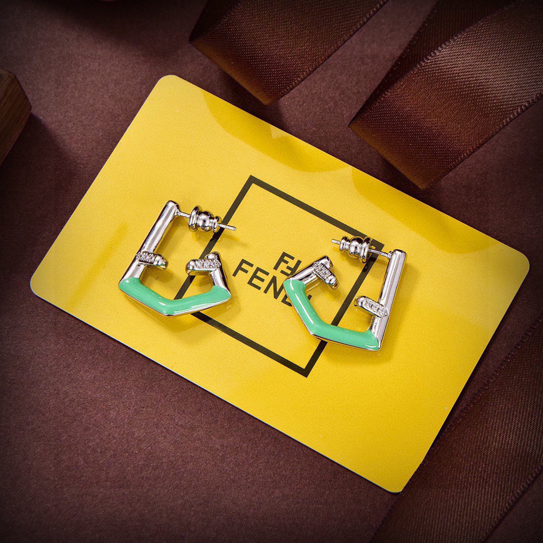 ❤️Nuevo❤️ Pendientes logo FENDI 💎 Alta personalización, éxito de ventas, nuevo estilo, sencillo y elegante, debut espl…