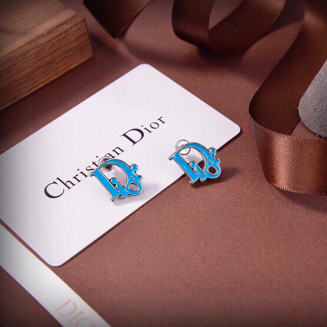 Dior 新款DIOR迪奥字母耳钉 一致黄铜材质 有质感