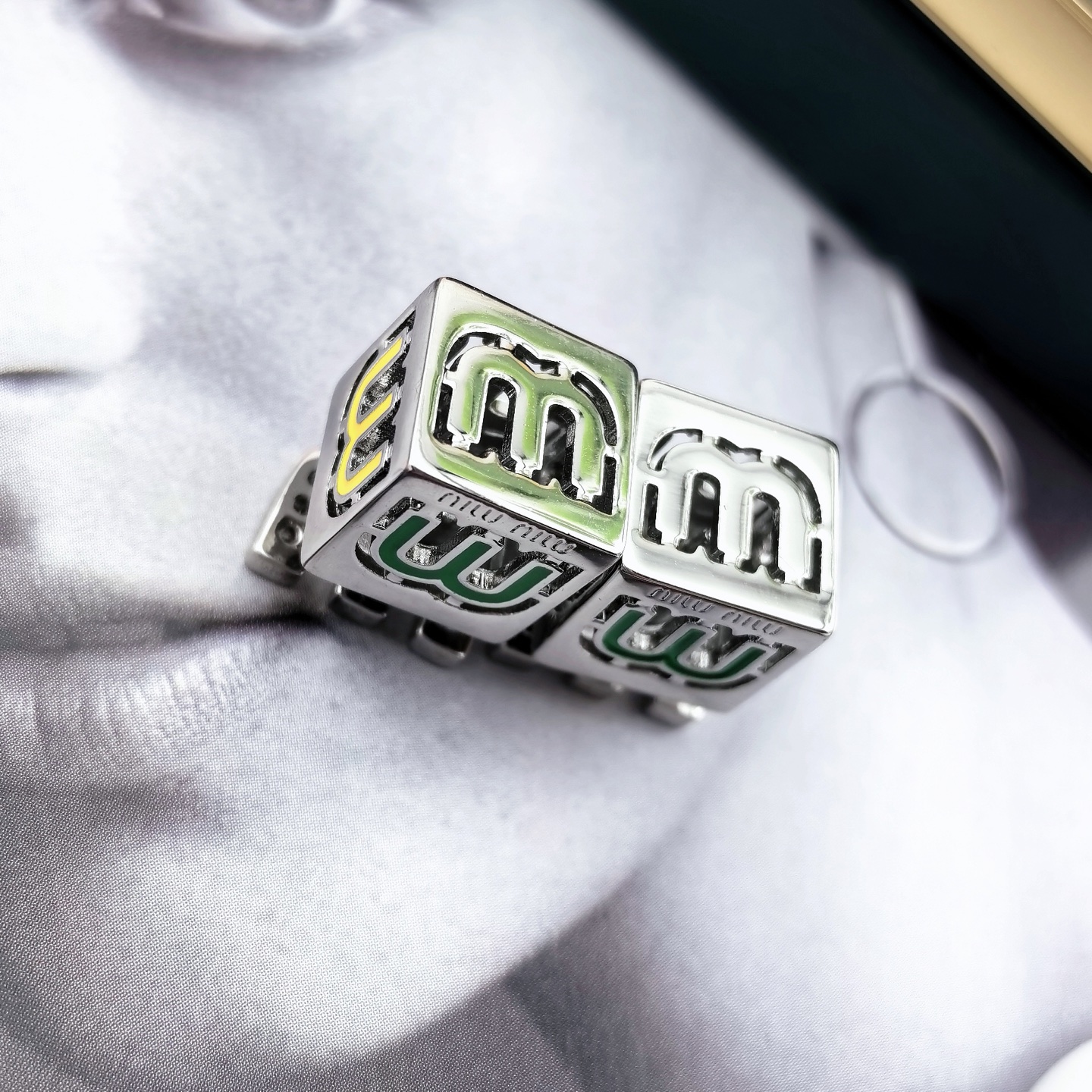 Miu Miu miumiu缪缪 新款耳钉 小红书