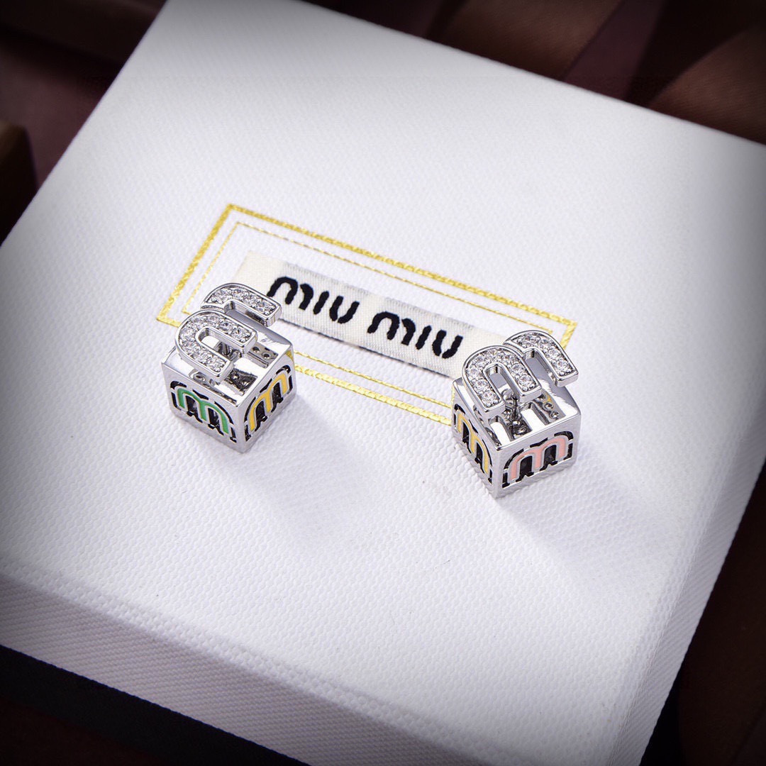 Miu Miu miumiu缪缪 新款耳钉 小红书
