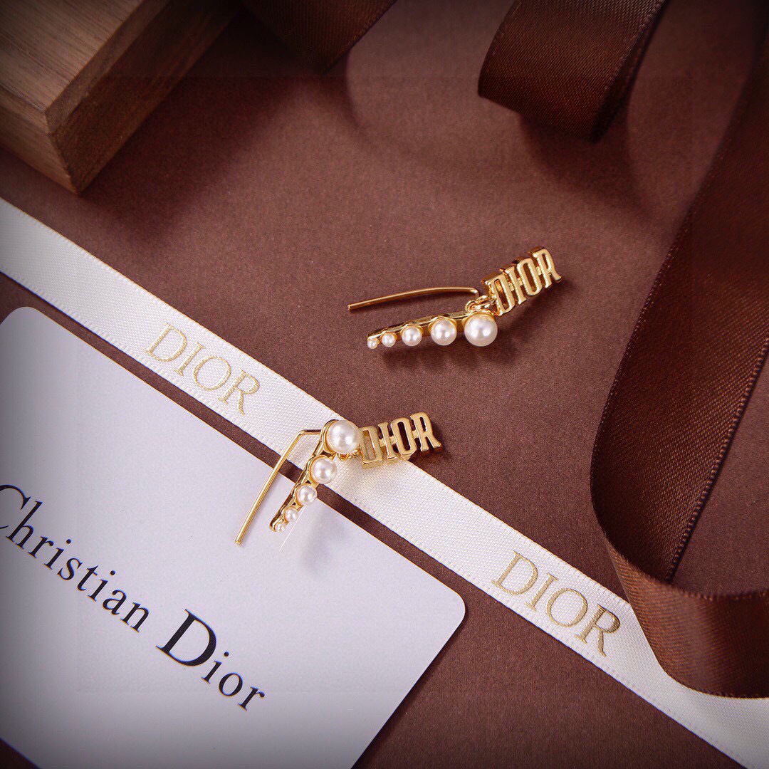 Dior Dior 迪奥 耳环 新款上市 美得不要不要的 唯美 浪漫 火爆小红书 精选zp一致材质 超 nice