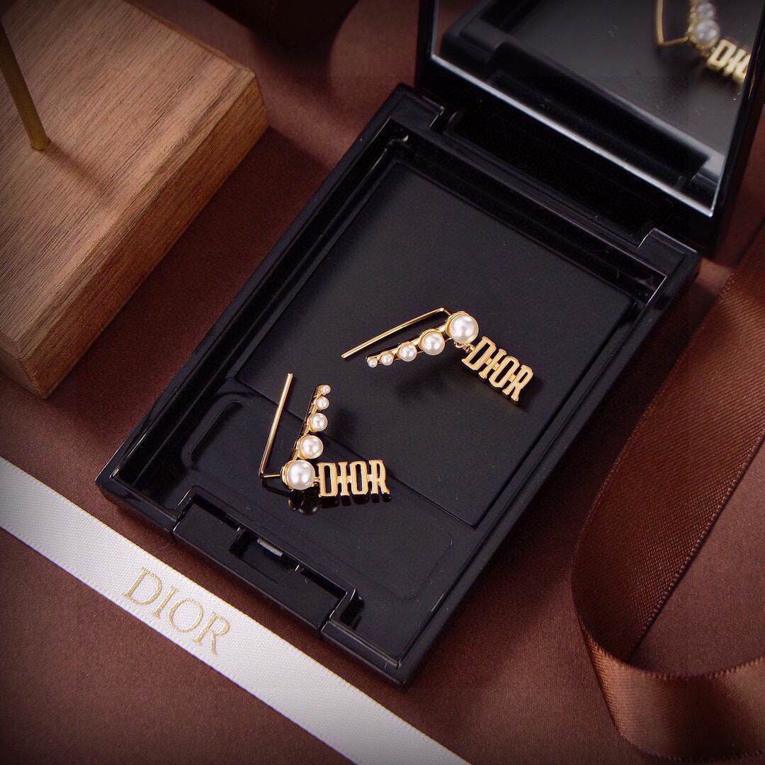 Dior Dior 迪奥 耳环 新款上市 美得不要不要的 唯美 浪漫 火爆小红书 精选zp一致材质 超 nice
