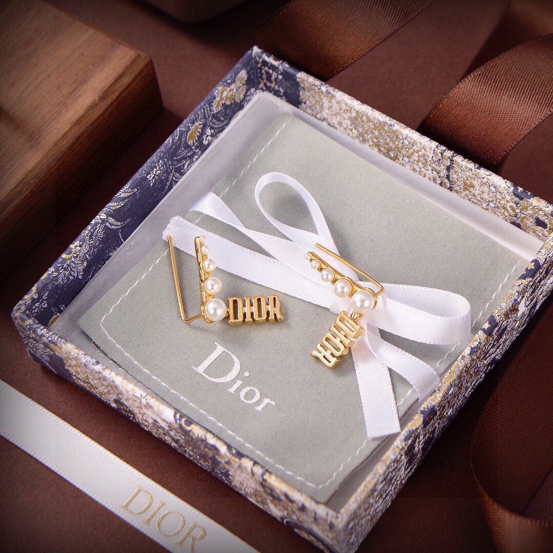 Dior Dior 迪奥 耳环 新款上市 美得不要不要的 唯美 浪漫 火爆小红书 精选zp一致材质 超 nice