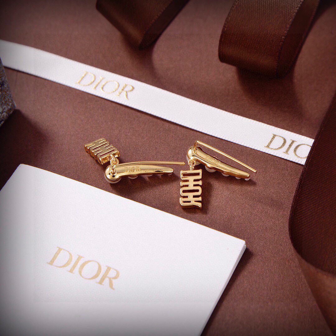Dior Dior 迪奥 耳环 新款上市 美得不要不要的 唯美 浪漫 火爆小红书 精选zp一致材质 超 nice