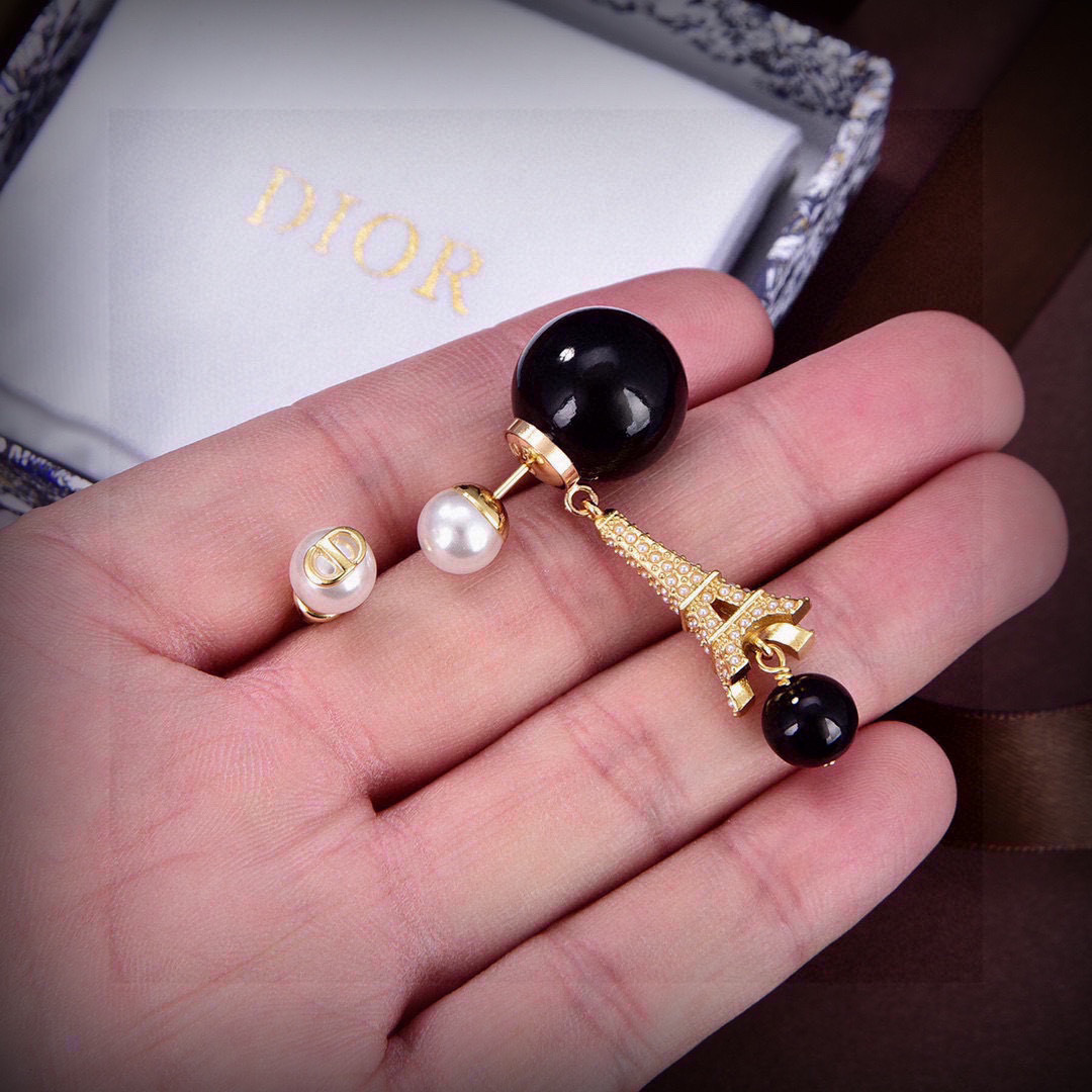 Dior 新品 新款DIOR迪奥耳钉 一致黄铜材质 有质感