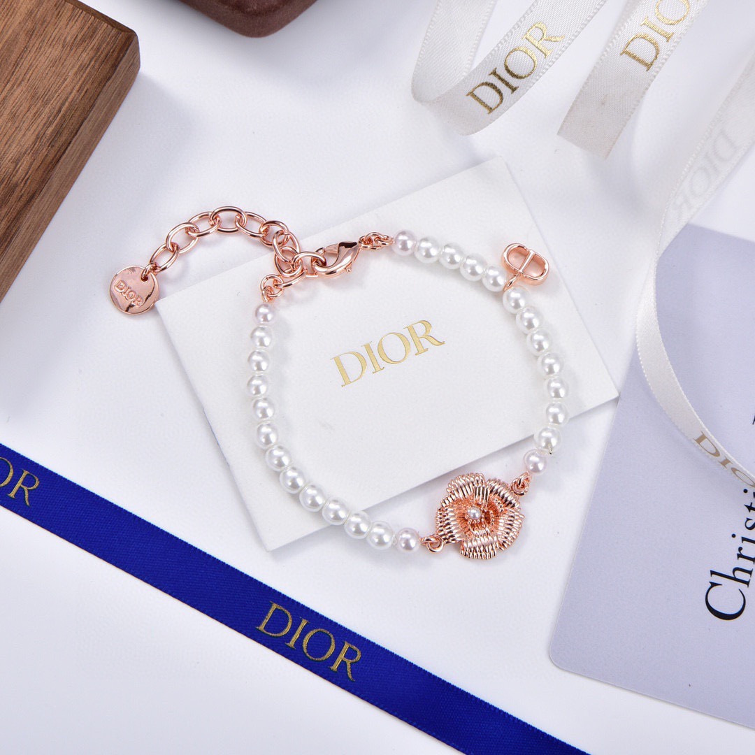 Dior 手链 新款DIOR迪奥玫瑰金花蕊耳钉 一致黄铜材质 有质感