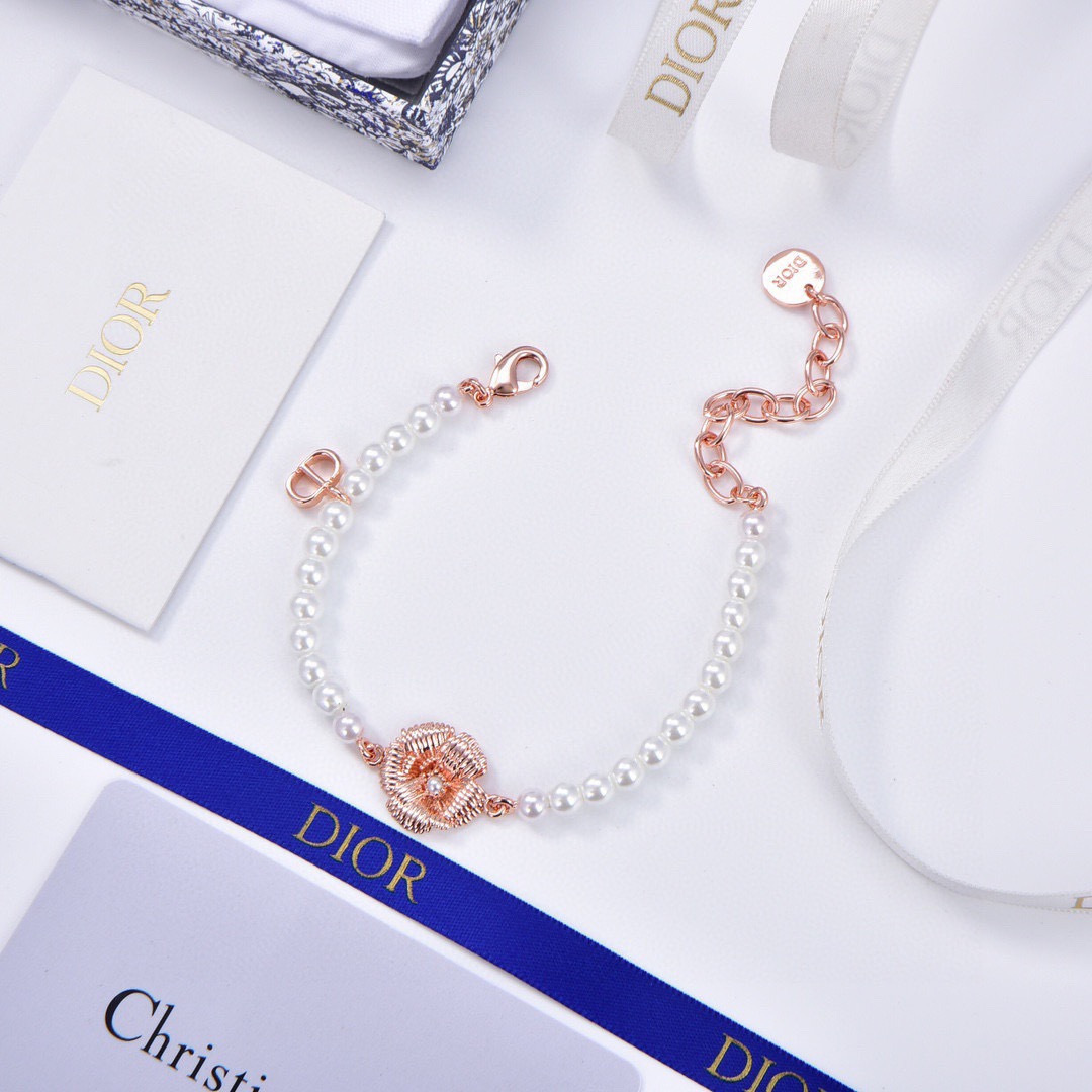 Dior 手链 新款DIOR迪奥玫瑰金花蕊耳钉 一致黄铜材质 有质感