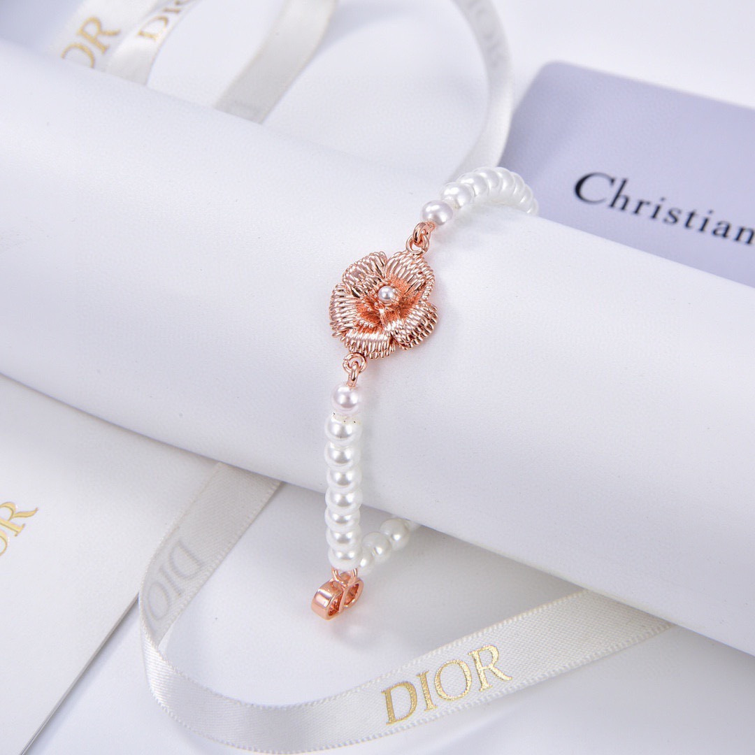 Dior 手链 新款DIOR迪奥玫瑰金花蕊耳钉 一致黄铜材质 有质感