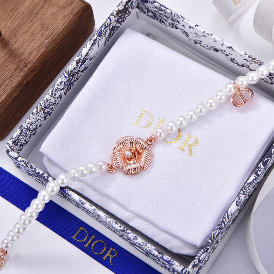 Dior 手链 新款DIOR迪奥玫瑰金花蕊耳钉 一致黄铜材质 有质感