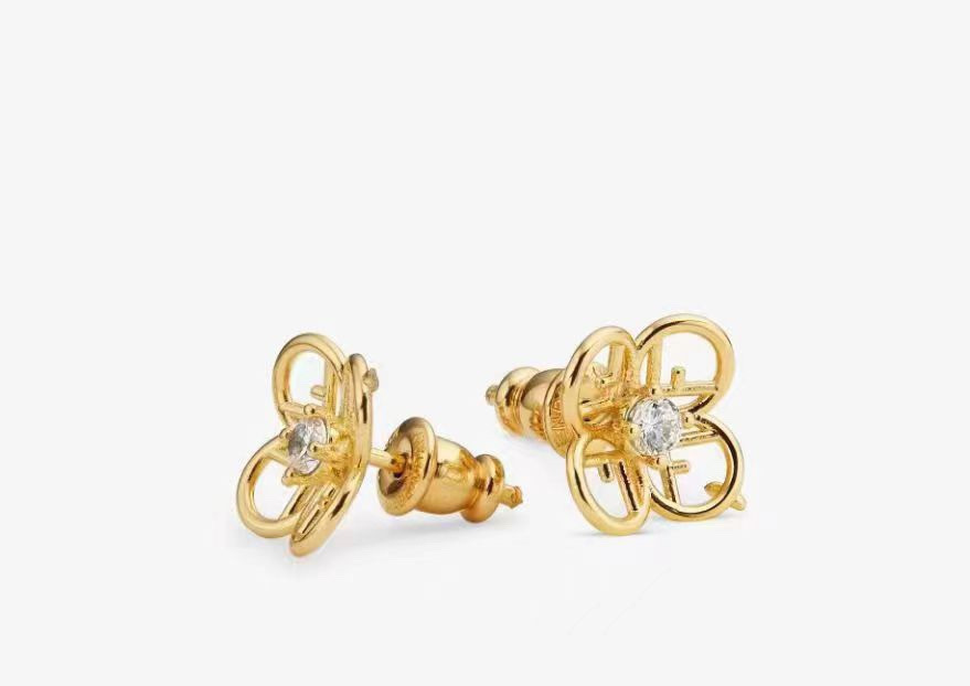 Fendi FENDI 芬迪 logo耳环 高端定制 新款 简单大方 华丽登场 很难见到如此熟悉 素雅的耳钉