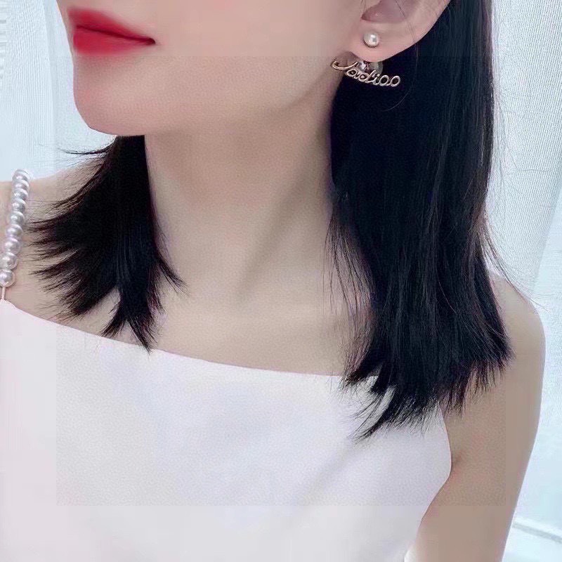 Dior 新款DIOR迪奥字母耳钉 一致黄铜材质 有质感