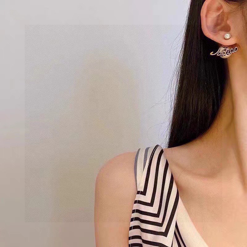 Dior 新款DIOR迪奥字母耳钉 一致黄铜材质 有质感
