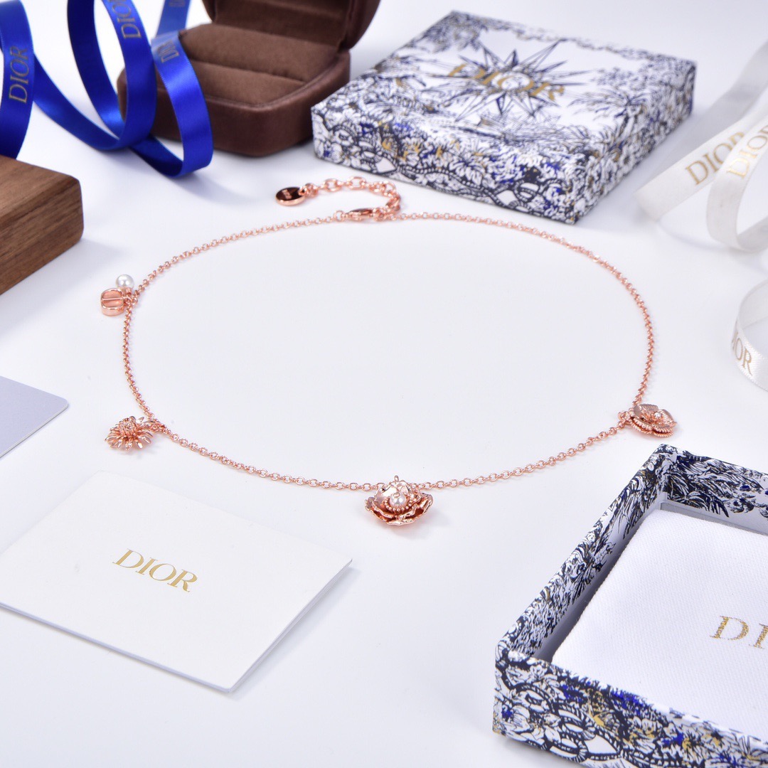Dior 项链新品 新款DIOR迪奥玫瑰金花蕊耳钉 一致黄铜材质 有质感