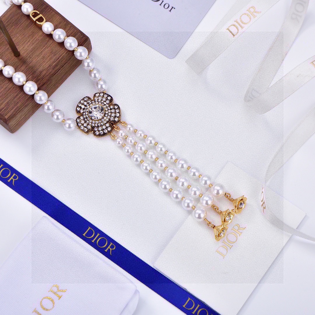 Dior 项链新品 新款DIOR迪奥玫瑰金花蕊耳钉 一致黄铜材质 有质感