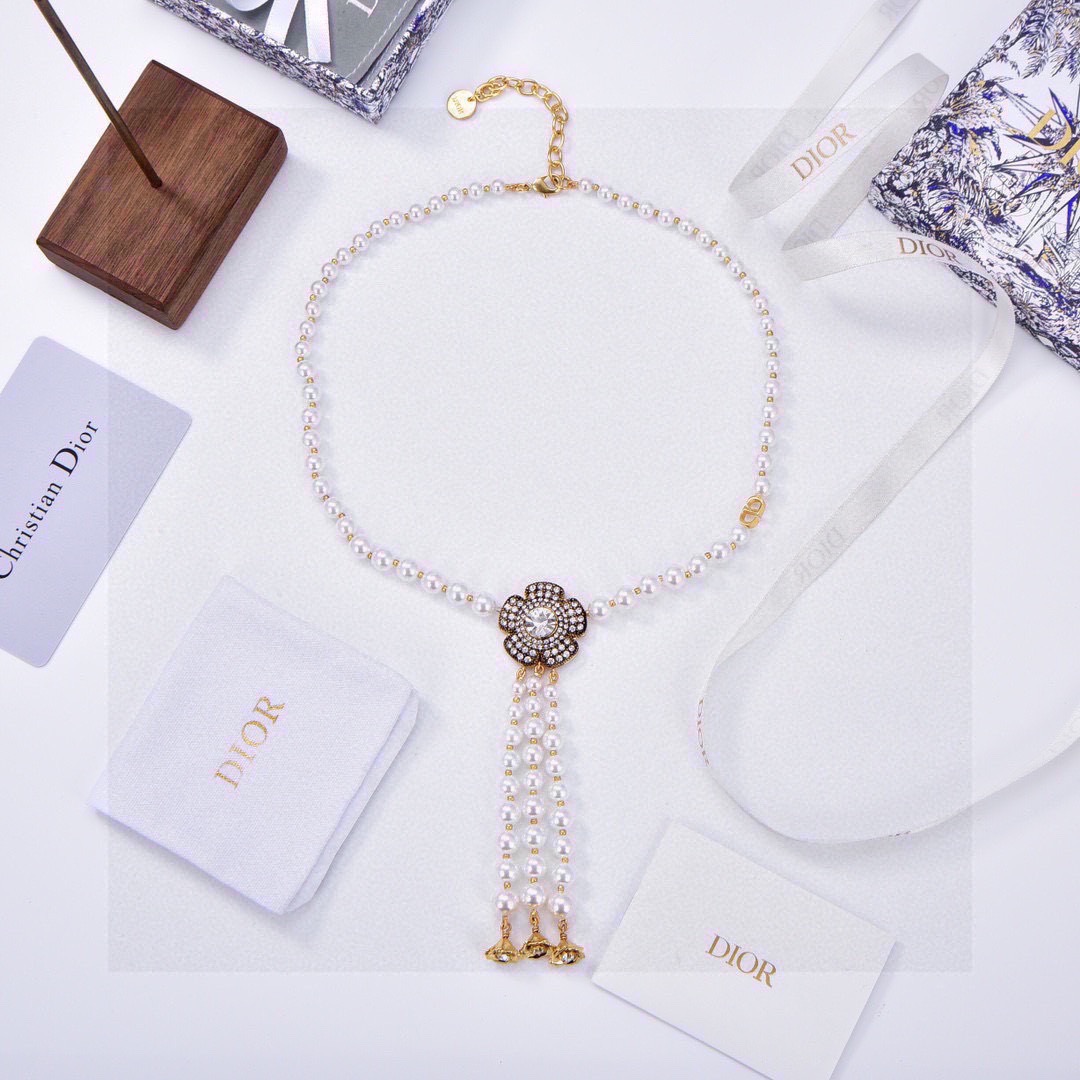 Dior 项链新品 新款DIOR迪奥玫瑰金花蕊耳钉 一致黄铜材质 有质感