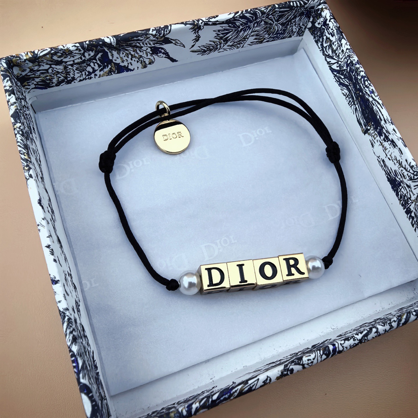Dior Dior 迪奥 苹果手链 新款上市 美得不要不要的 唯美 浪漫 火爆小红书 精选zp一致材质 超 nice