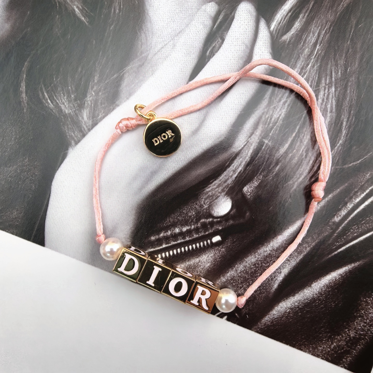 Dior Dior 迪奥 苹果手链 新款上市 美得不要不要的 唯美 浪漫 火爆小红书 精选zp一致材质 超 nice