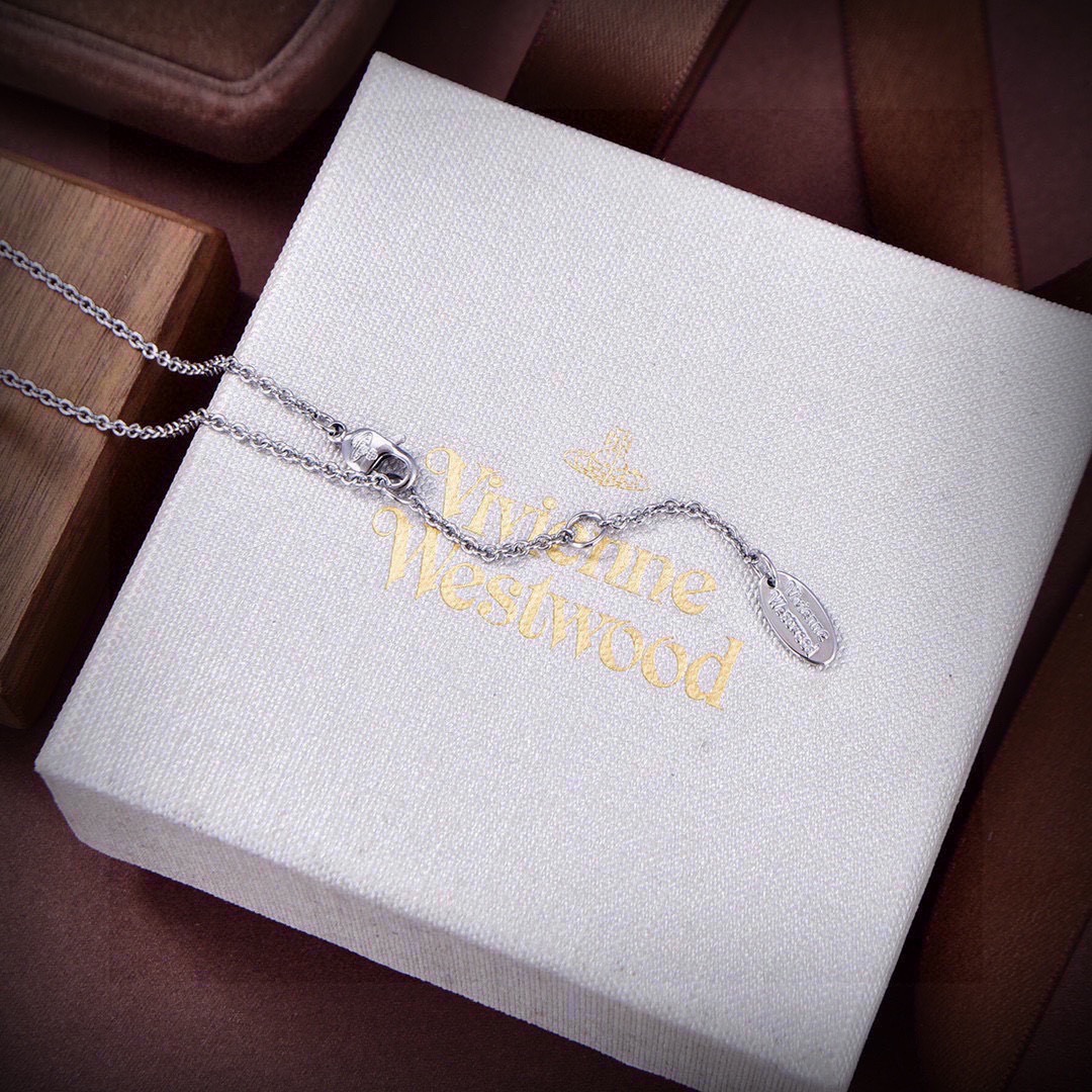Vivienne Westwood 英国代购 Vivienne Westwood薇薇安西太后土星 项链 优雅大方精工设计 非常修饰脸型 青春活力 一眼就被这款吸引了 非常漂亮的颜色搭配 又俏皮