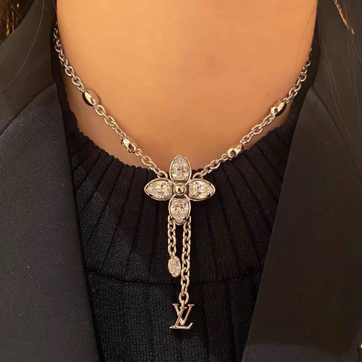 Louis Vuitton 项链 美毙了 LV 路易威登 四叶草套装 高端 定制 优雅知性 上档次 百搭款式 简直美的不能再美了