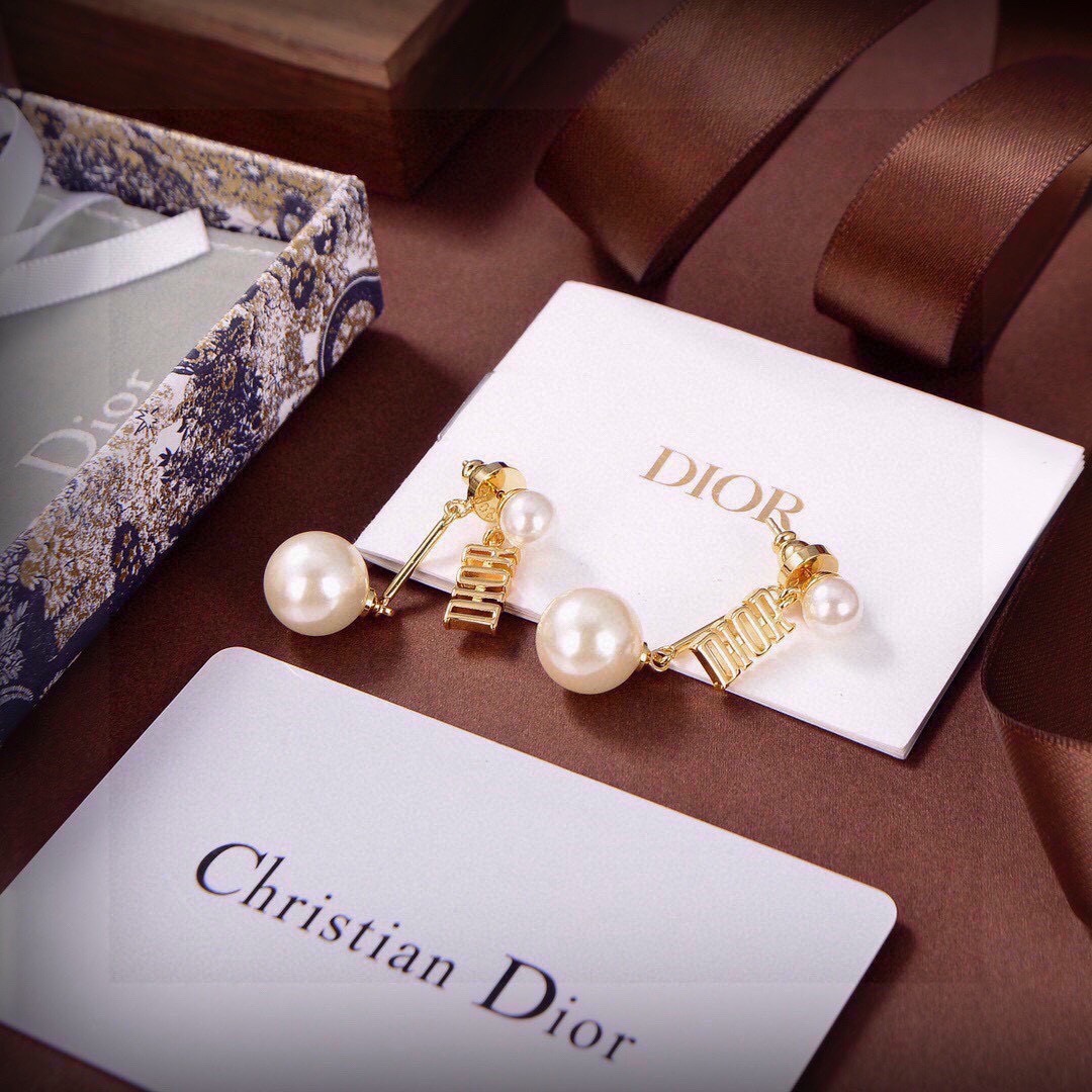 Dior Dior 迪奥 耳环 新款上市 美得不要不要的 唯美 浪漫 火爆小红书 精选zp一致材质 超 nice