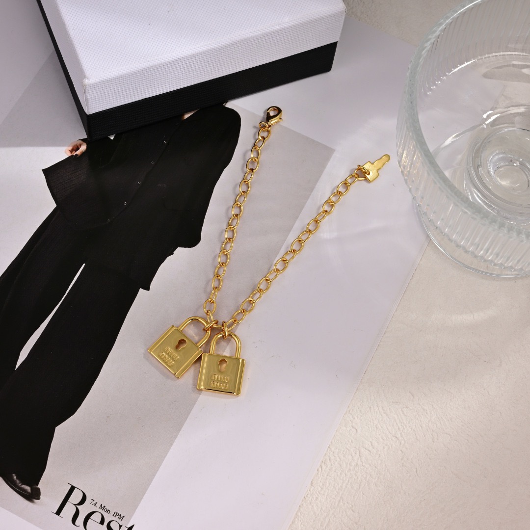 Miu Miu ZP打版 miumiu锁形手链