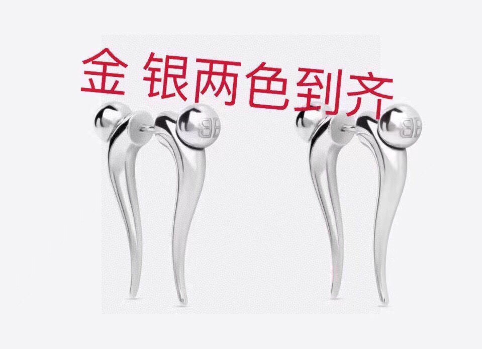 Balenciaga 新品 巴黎世家 Balenciaga 新款耳钉 一致黄铜材质电镀18k金 火 设计独特 前卫 美女