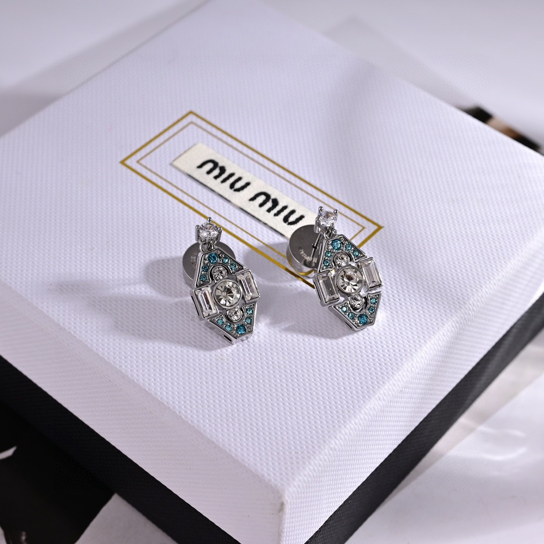 Miu Miu 新品 新款miumiu字母耳钉 一致黄铜材质 有质感