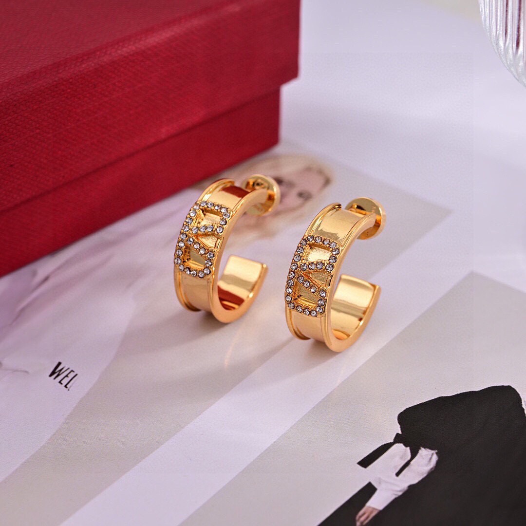 Valentino Valentino 华伦天奴 新款耳环 重磅新品火爆网络来了 简约大方 百搭 金色耳钉 火 设计独特 前卫 美女 款