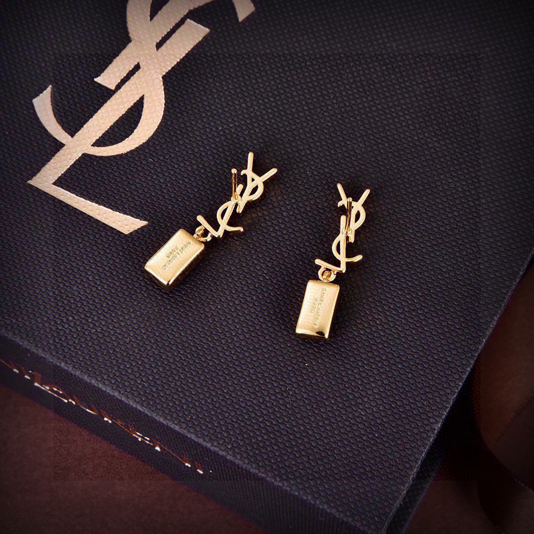 ❤️YSL 圣罗兰 字母耳钉 原装黄铜材质 Yves Saint Laurent 创立于1961年 优雅