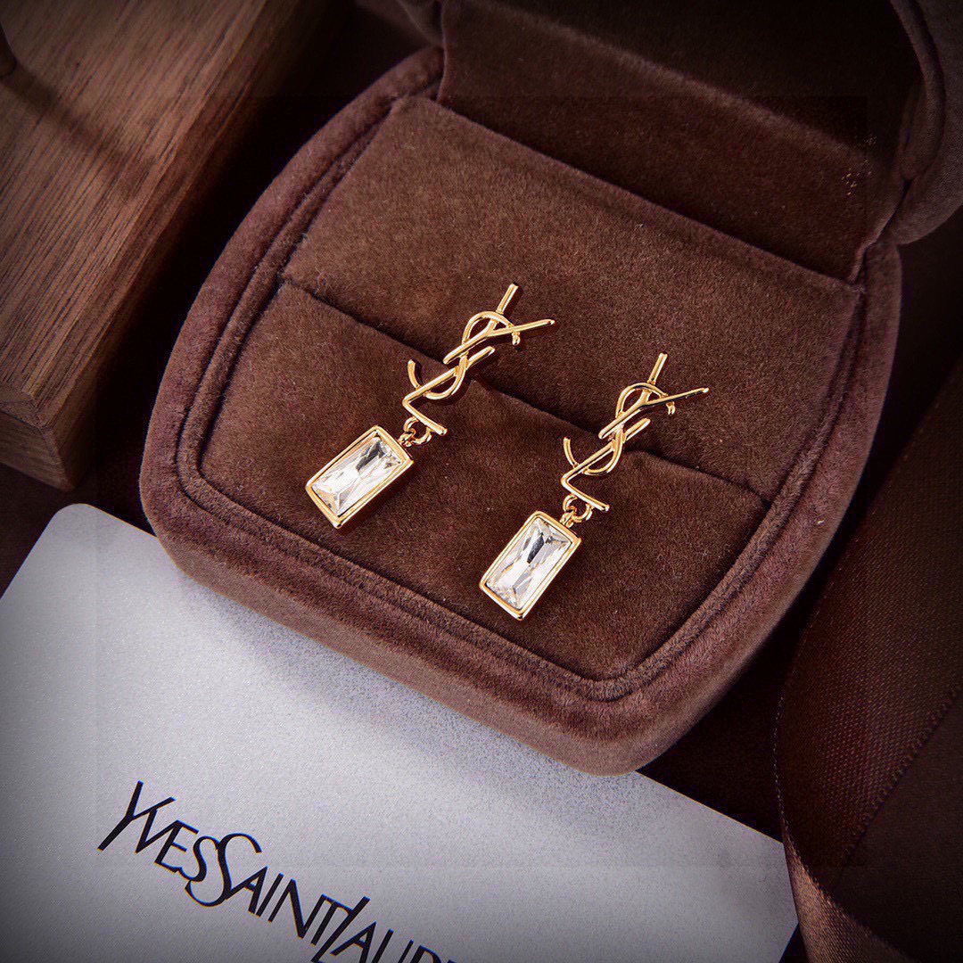 ❤️YSL 圣罗兰 字母耳钉 原装黄铜材质 Yves Saint Laurent 创立于1961年 优雅