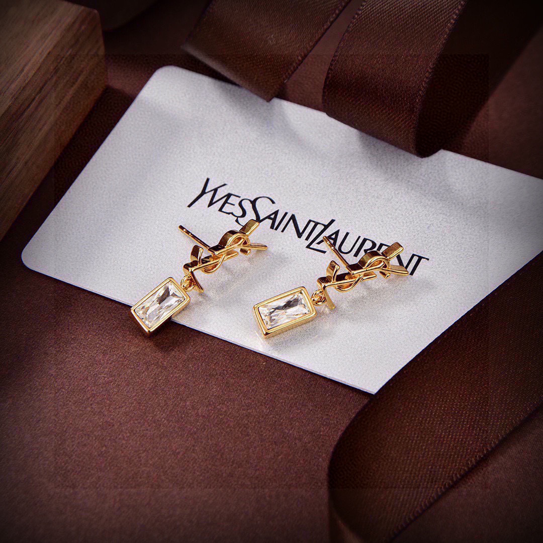 ❤️YSL 圣罗兰 字母耳钉 原装黄铜材质 Yves Saint Laurent 创立于1961年 优雅